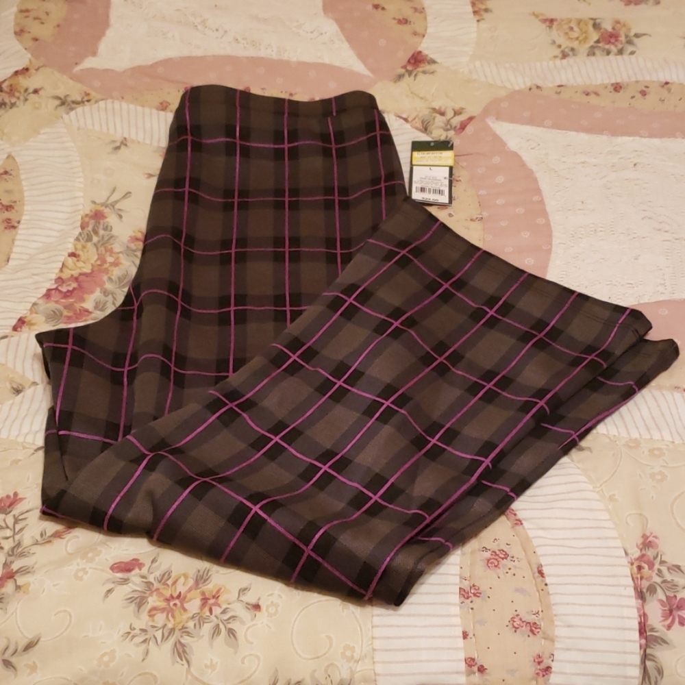 NWT Green Cropped Flares